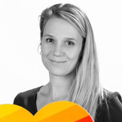 Melody, 35 ans, salariée, mère de 2 enfants, veut se lancer dans l’achat revente de cosmétiques naturels et créer une entreprise alignée avec ses valeurs. 